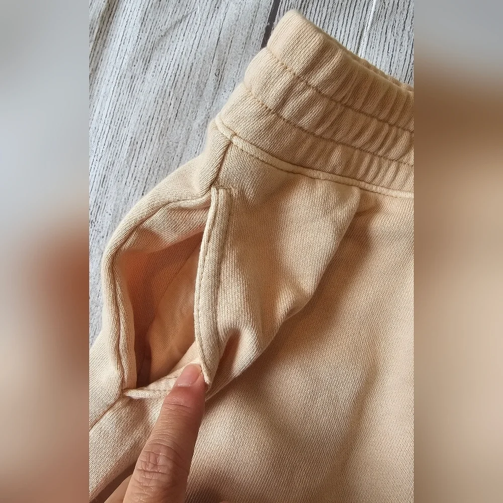 Aerie Size Medium Pull On Fleece Mini Skirt Pockets Butter Khaki Color Casual - Picture 4 of 10